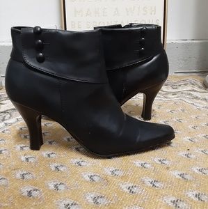 Black ankle bootie